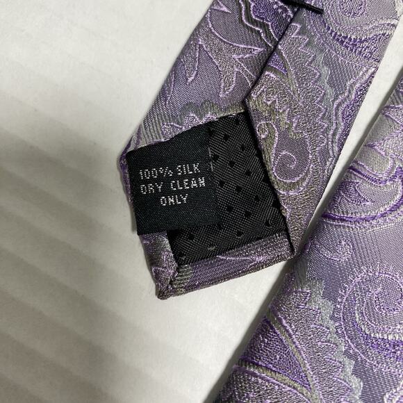 Mario Ferrari Signature Collection‎ Men Silk Neck Tie Purple Paisley Business - Picture 7 of 7